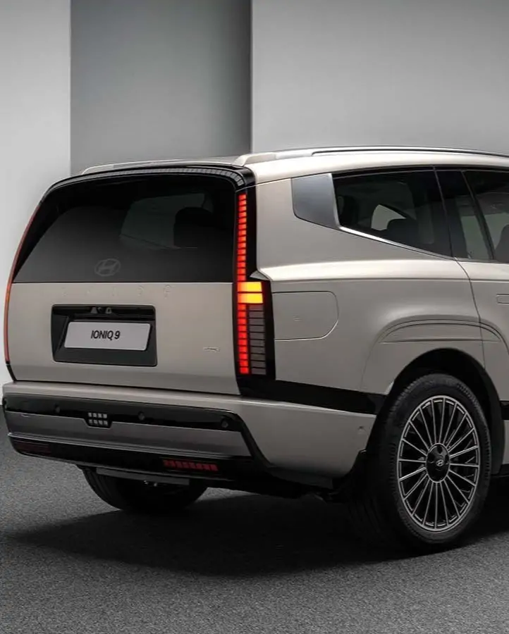 Vue arrière du Hyundai IONIQ 9 design et spacieux