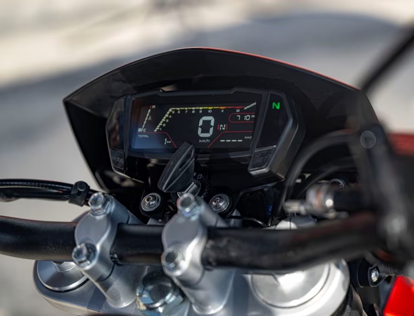 Tableau de bord digital et ABS de l'Aprilia SX 125