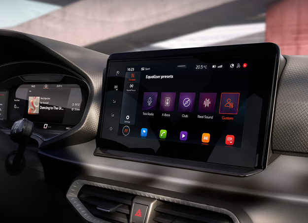 Vue tableau de bord de la Seat Ibiza 2026 en mouvement