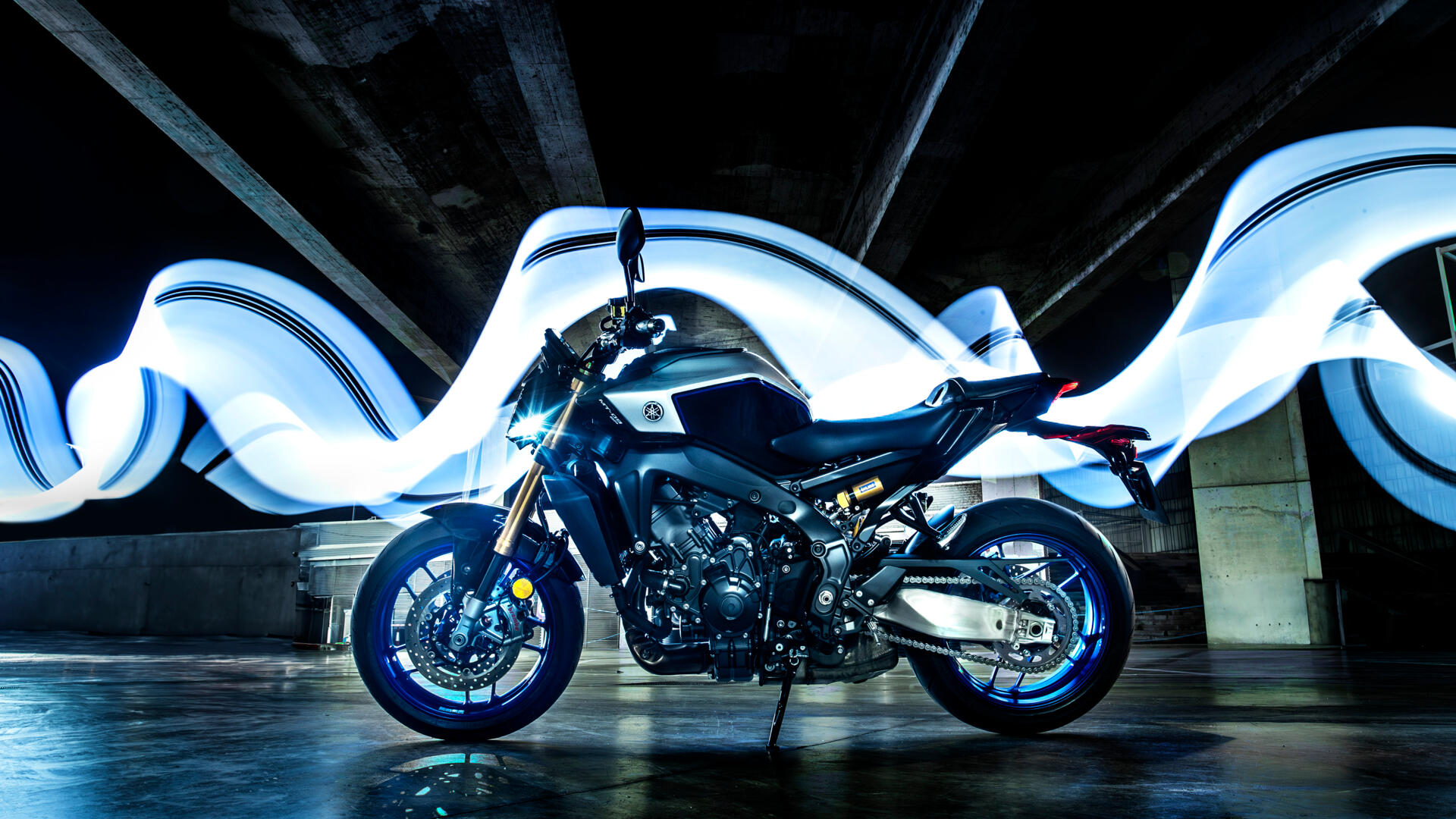 Yamaha 2024 MT-09 SP 35kW stationnée, vue arrière