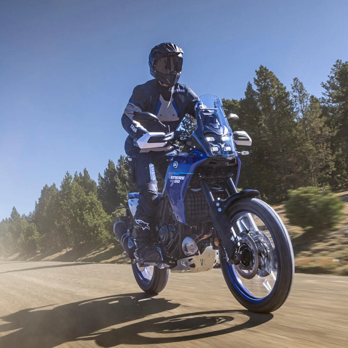 Vue de profil de la Yamaha 2026 Ténéré 700 en mode tout-terrain
