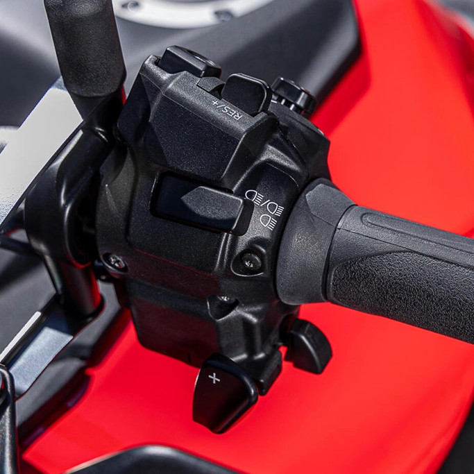 Tableau de bord connecté de la Yamaha 2025 TRACER 9