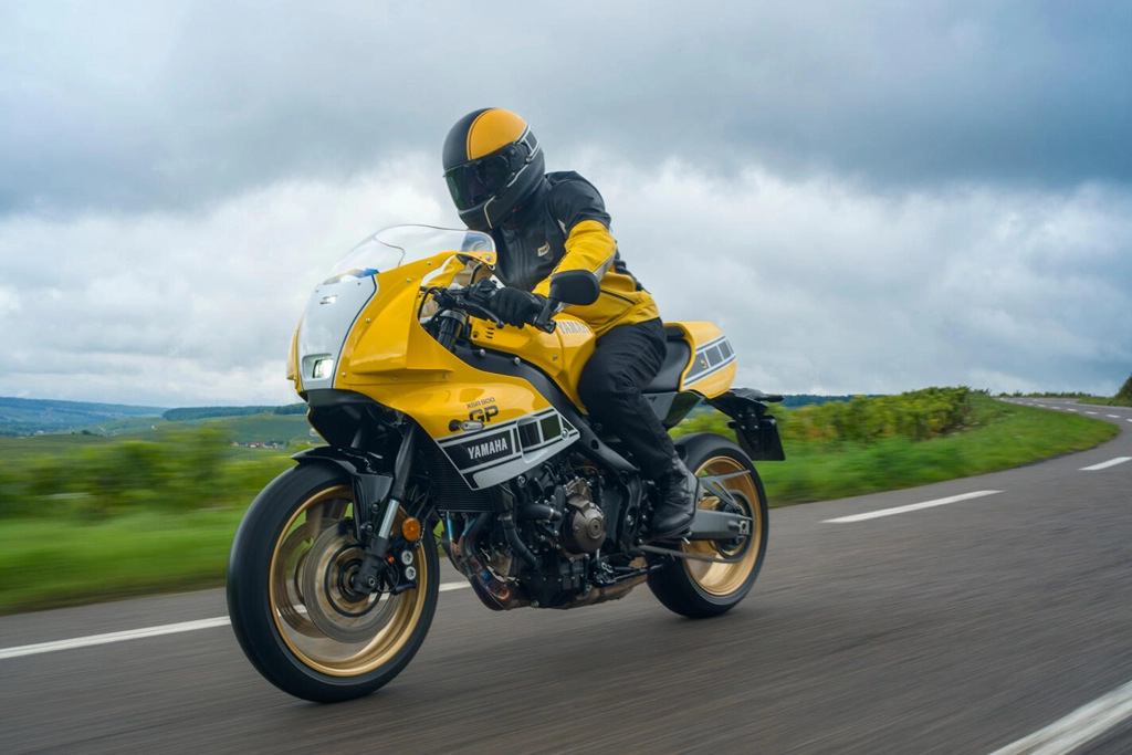 Carénage avant de la Yamaha XSR900 GP en détail