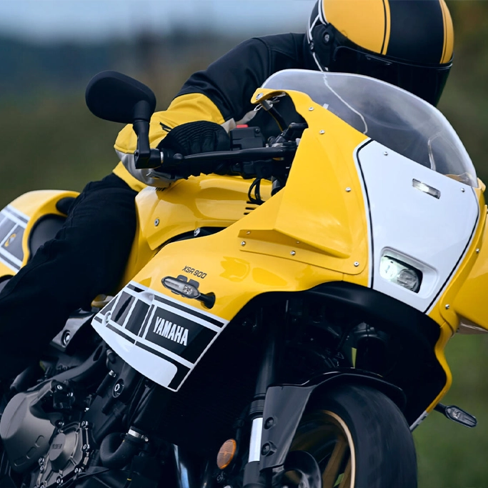 Tableau de bord TFT de la Yamaha XSR900 GP